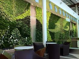 Decoracion de interiores con muros verdes